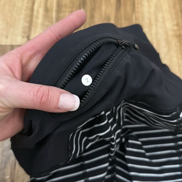 Lululemon Runday Crop in Parallel Stripe Size 2 - Picture 10 of 11